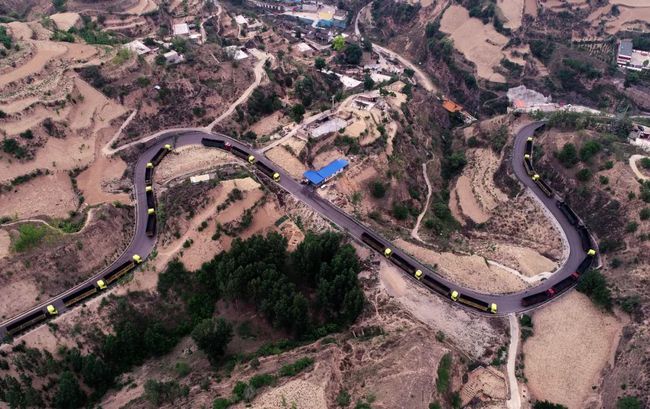 我国最新铁路建设，远离尘嚣，探索自然美景的旅程