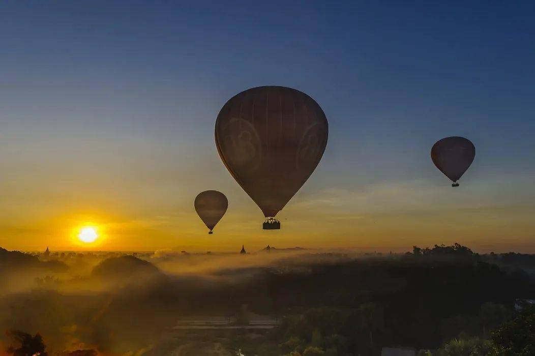 最新潮流时尚趋势与大自然美景的旅行对话