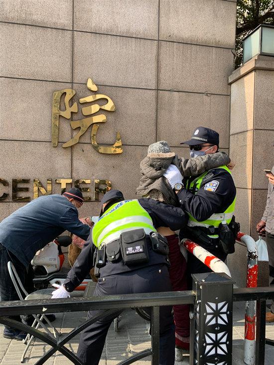 新疆疫情最新动态，智能科技守护者力量与感染者人数更新