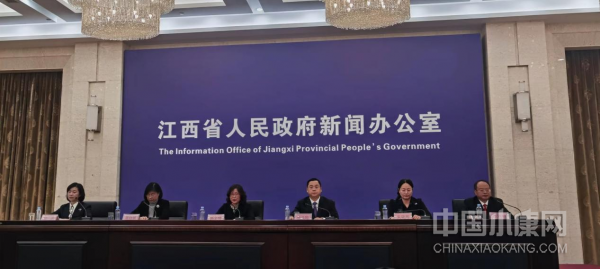中国纺织业的新动态，走向成功，织出变化与自信
