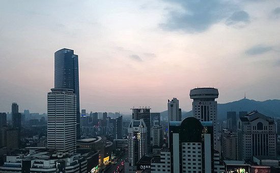 广州市最新楼市动态，巷弄深处的特色小店魅力揭秘