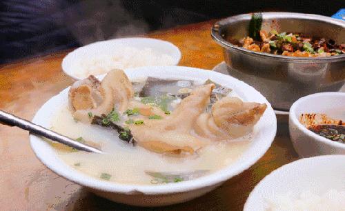 探索小巷中的隐藏式特色P2P美食冒险之旅！