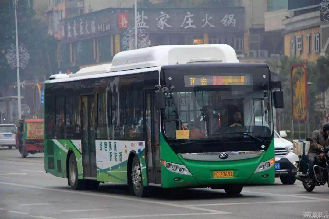科技重塑城市出行，全新上海公交车重磅登场，畅享未来乘坐体验